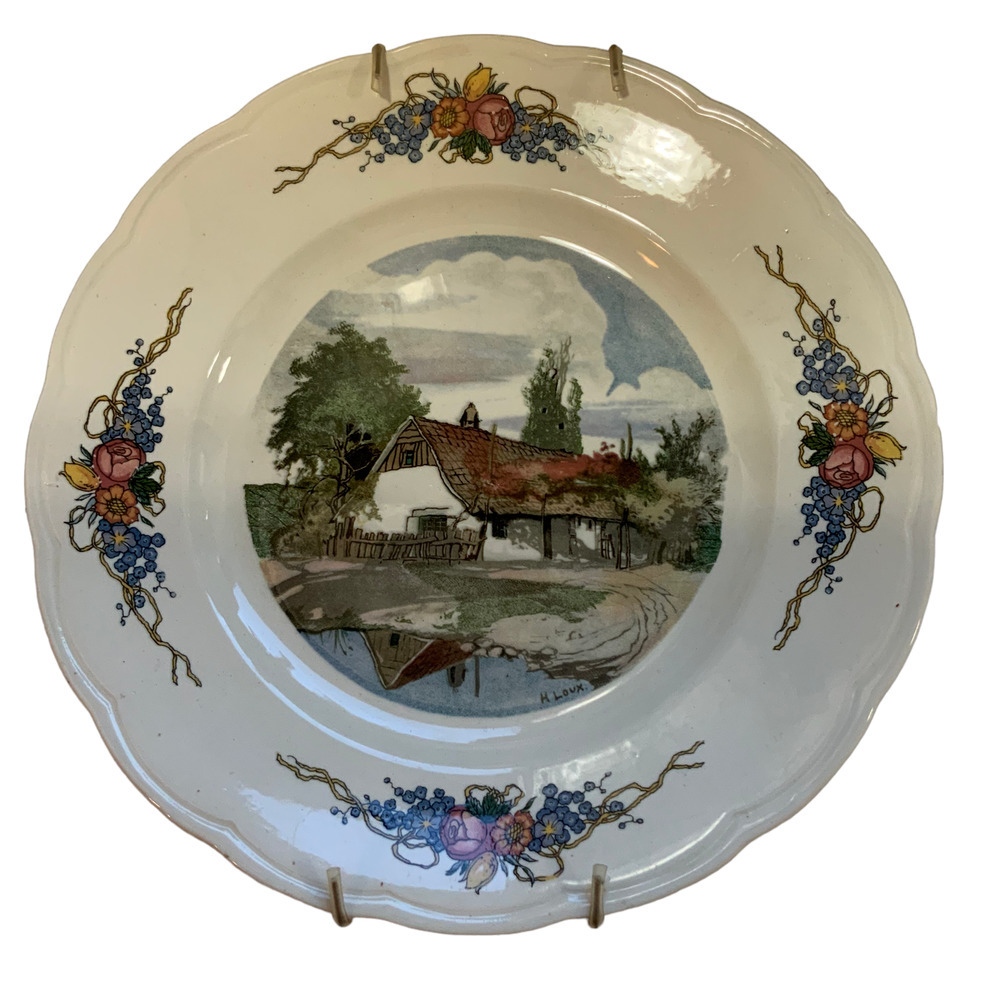 SARREGUEMINES FRENCH VINTAGE Obernai 9.75" Porcelain Plate for Hanging